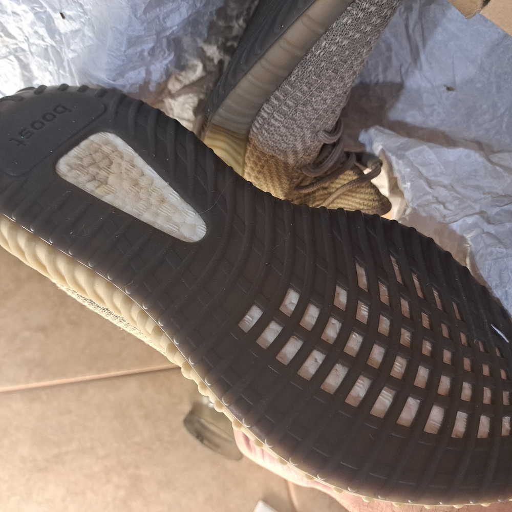 Adidas Yeezy Boost 350 V2 in Beige and Orange - Picture 6 of 9